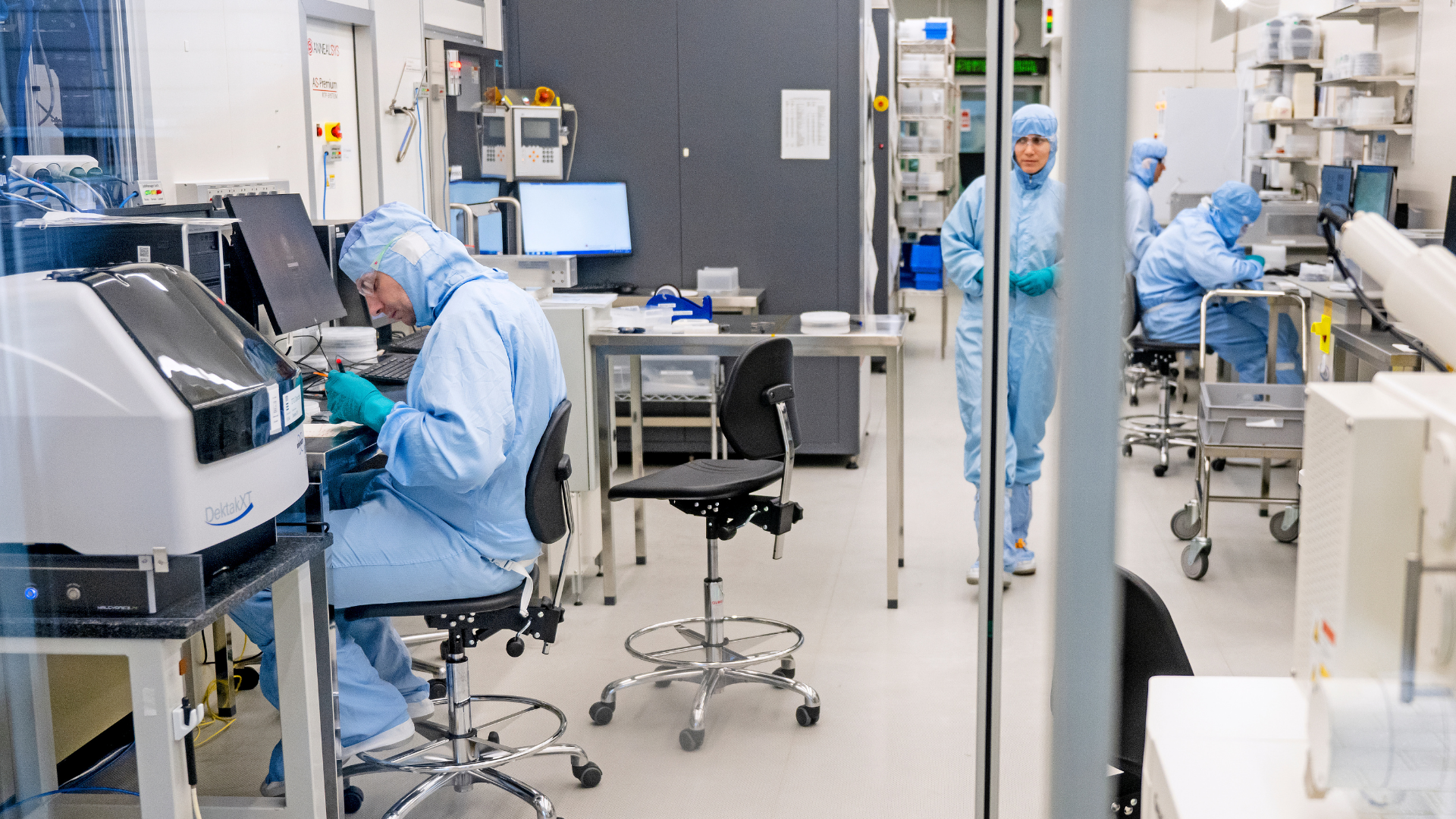 Persons working in cleanroom